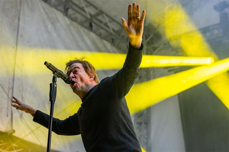 Waren in der Vergangenheit bei dem Festival als Überraschungsgast dabei: Die Toten Hosen mit Frontmann Campino. (Archivbild)Jens Büttner/dpa