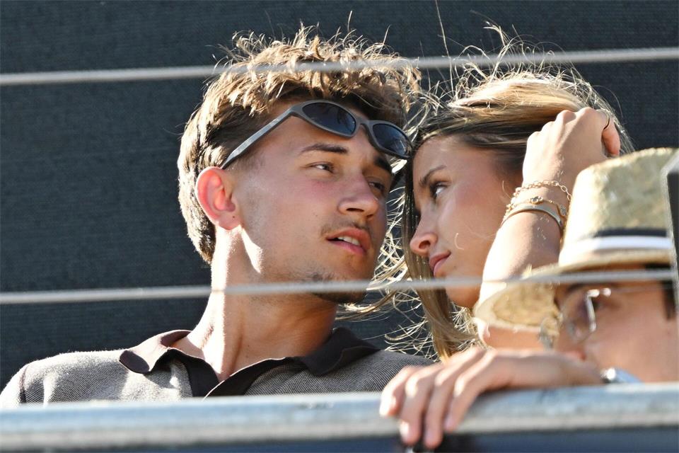 Waren nicht nur zusammen beim Tennis, sondern auch auf der Wiesn: Tom Bischof und Josefine Scholl. (Archivbild)Marijan Murat/dpa
