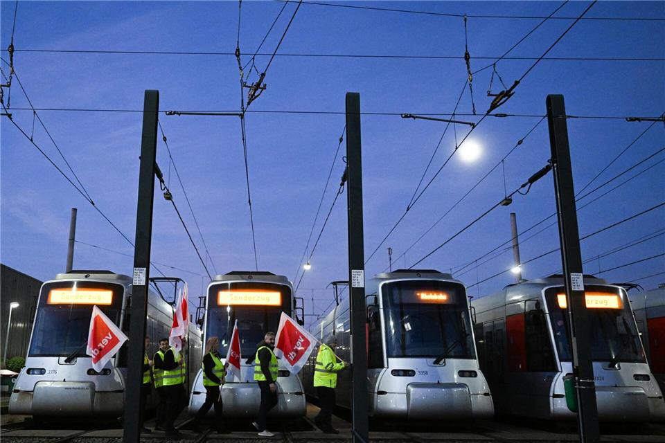 Warnstreik bei der Rheinbahn in Düsseldorf (Archivbild)Federico Gambarini/dpa