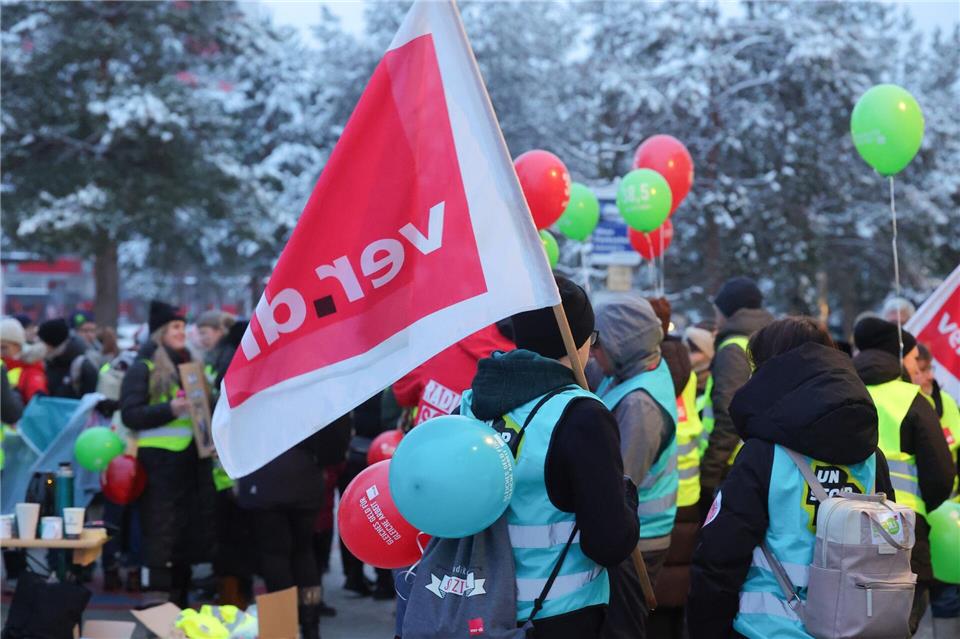 Warnstreik mit Demonstration am Universitätsklinikum Jena.Bodo Schackow/dpa