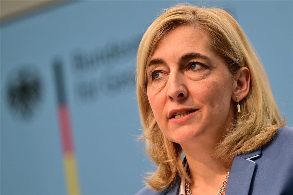 Warnungen von Ärztevertretern vor schlechterer Versorgung und längeren Termin-Wartezeiten weist die Gesundheitsministerin zurück. (Archivbild)Sebastian Gollnow/dpa