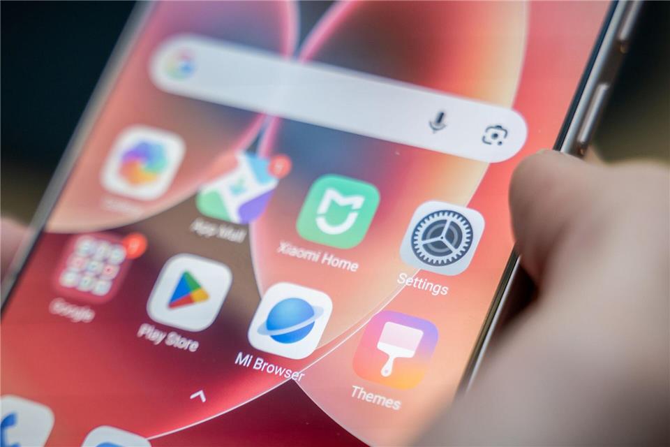 Warte mal, das sieht ja genauso aus wie das Icon der Einstellungen-App von Apple! Reiner Zufall, Xiaomi?Zacharie Scheurer/dpa-tmn
