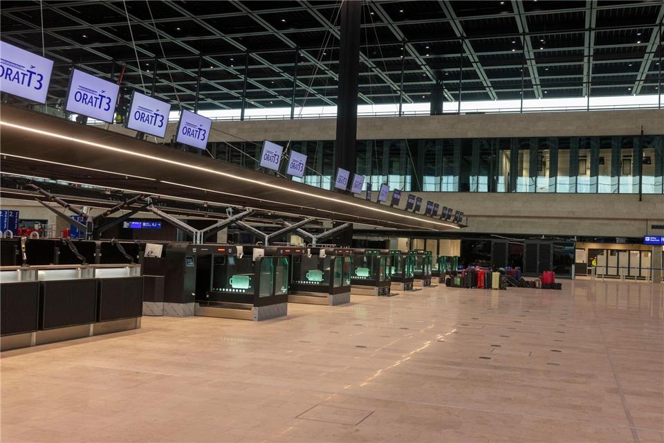 Warten auf die Passagiere: Tests am Terminal 3 beginnen  Helmut Fricke/dpa