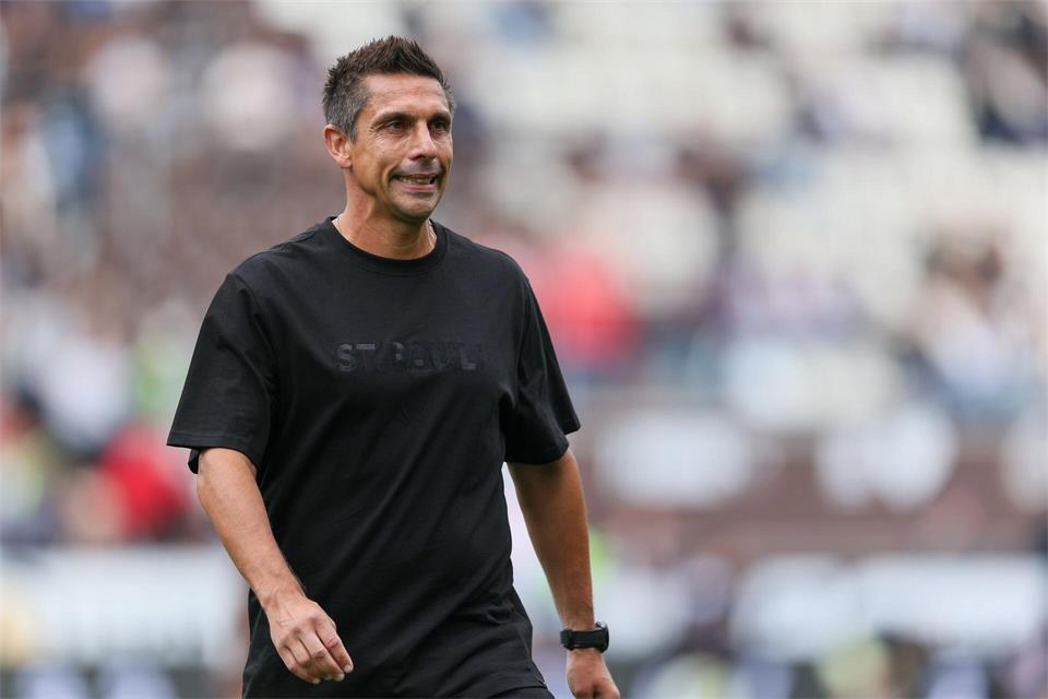 Wartet noch auf den ersten Sieg mit dem FC St. Pauli: Trainer Marcel Rapp. (Archivbild) Selim Sudheimer/dpa