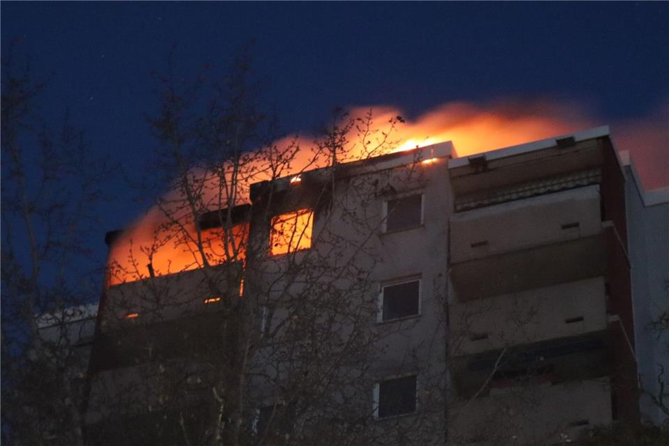 Warum der Brand ausbrach, war zunächst nicht klar. Rene Priebe/PR-Video/dpa