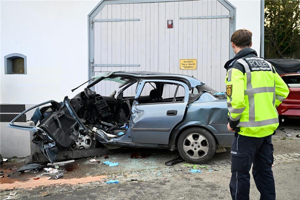 Warum die Frau mit dem Auto gegen die Wand prallte, war noch unklar.David Pichler/swd-medien/dpa