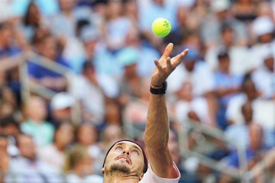 Was Alexander Zverev vor dem Aufschlag macht, nervt viele Spieler.Kirsty Wigglesworth/AP/dpa