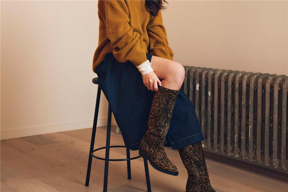 Von Langschaft bis Plateau: Die Schuhtrends der neuen Saison Was Muster angeht, so bleiben Tierprints ein fester Bestandteil der Kollektionen – insbesondere Leopardenprints, wie sie auf den Velourslederstiefeln von Floris van Bommel zu sehen sind (ca. 370 Euro).Floris van Bommel/dpa-tmn