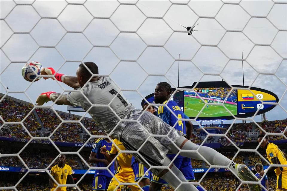 Was die Spieler von Ecuador auch versuchten, Eloy Room war immer zur Stelle.Ed Zurga/AP/dpa