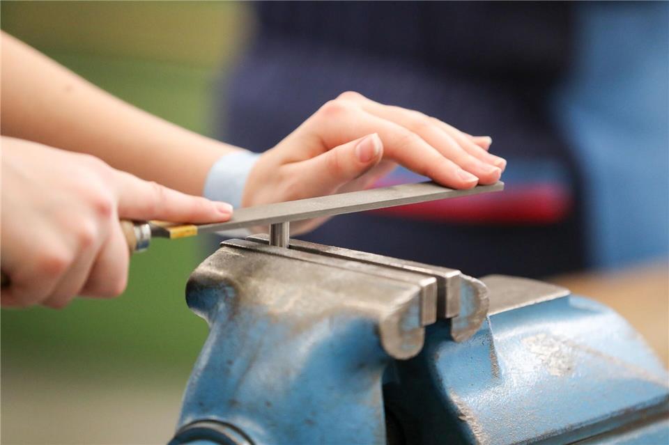 Was für Gymnasiasten das Abitur ist, ist die Abschlussprüfung für die Azubis: Sie markiert das Ende der Ausbildungszeit und dann hoffentlich den Start in ein erfolgreiches Berufsleben. (Illustration)Jan Woitas/dpa-Zentralbild/dpa