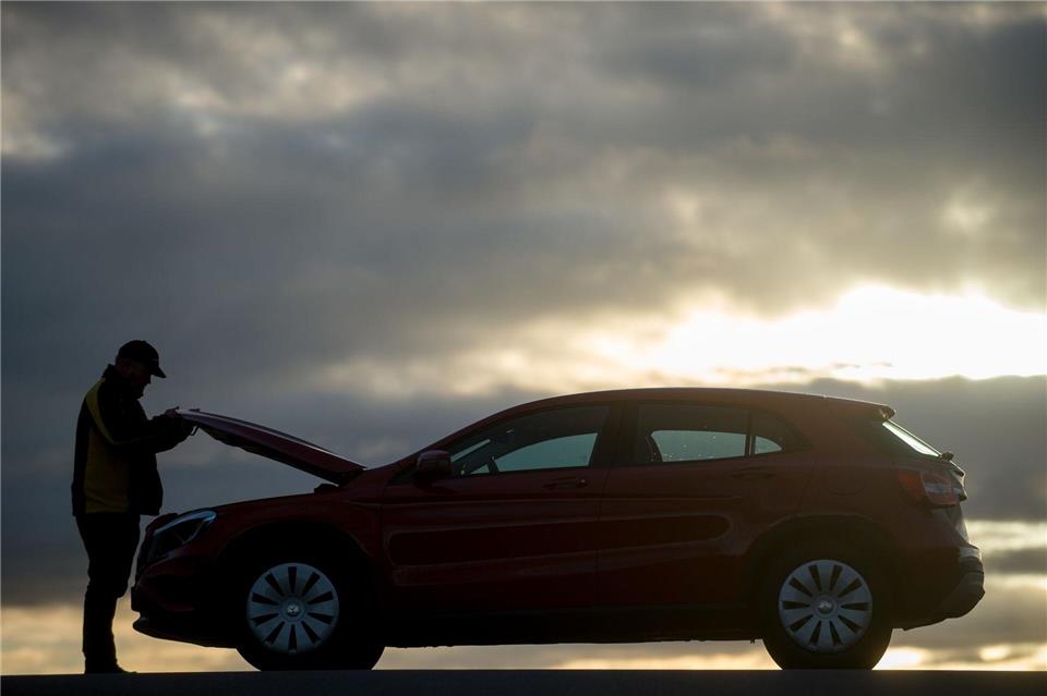 Was ist denn nur los mit Dir? Springt der Wagen nicht an, liegt es oft an einer schlappen Starterbatterie.Klaus-Dietmar Gabbert/dpa-tmn