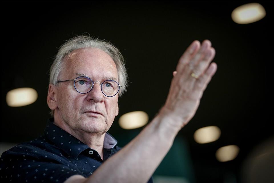 „Was ist in den letzten Jahren und Jahrzehnten auch in Westdeutschland schiefgelaufen, warum wurden viele wichtige Themen von den Eliten nur am Rande diskutiert?“, fragt Reiner Haseloff (CDU).Kay Nietfeld/dpa