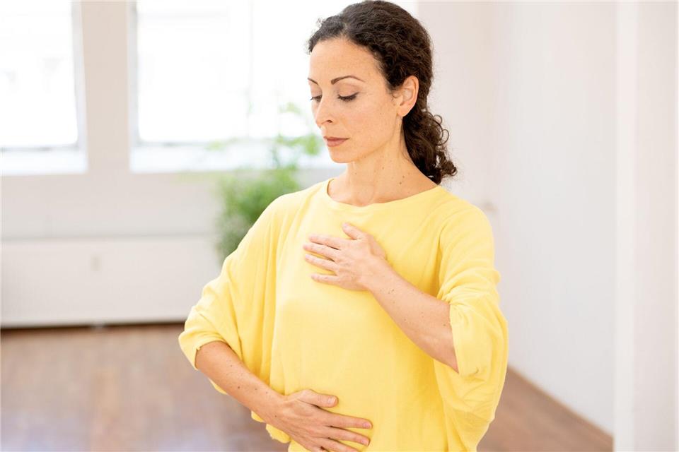 Was ist in mir los? Den Dialog mit sich selbst kann man üben. Und es ist okay, wenn sich nicht direkt Antworten zeigen. Zacharie Scheurer/dpa-tmn