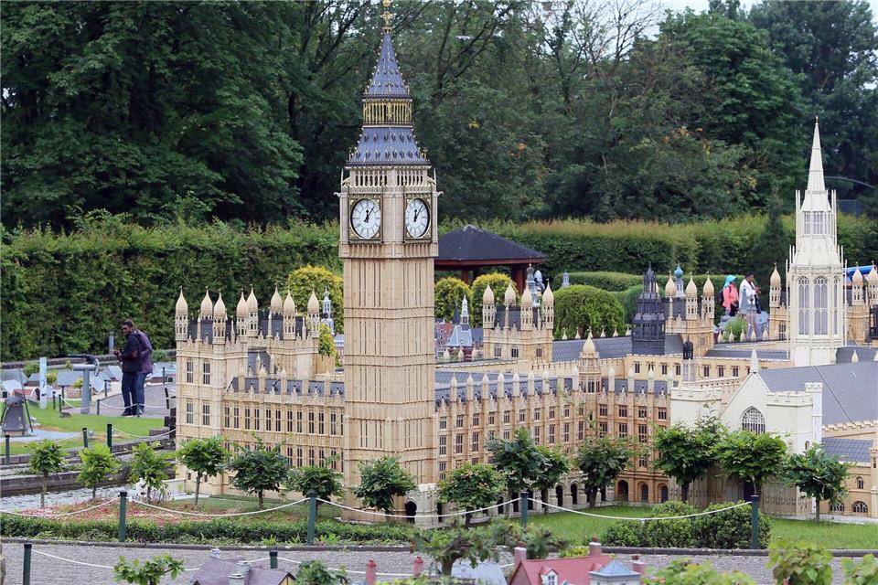 Brüssel in drei Tagen: Pralinen, Bier und Politik  Was macht Londons ikonischer Uhrturm Big Ben in Brüssel? Die Antwort: Er ist einer von Hunderten Modellen im Mini-Europe-Park.Olivier Hoslet/epa/dpa-tmn