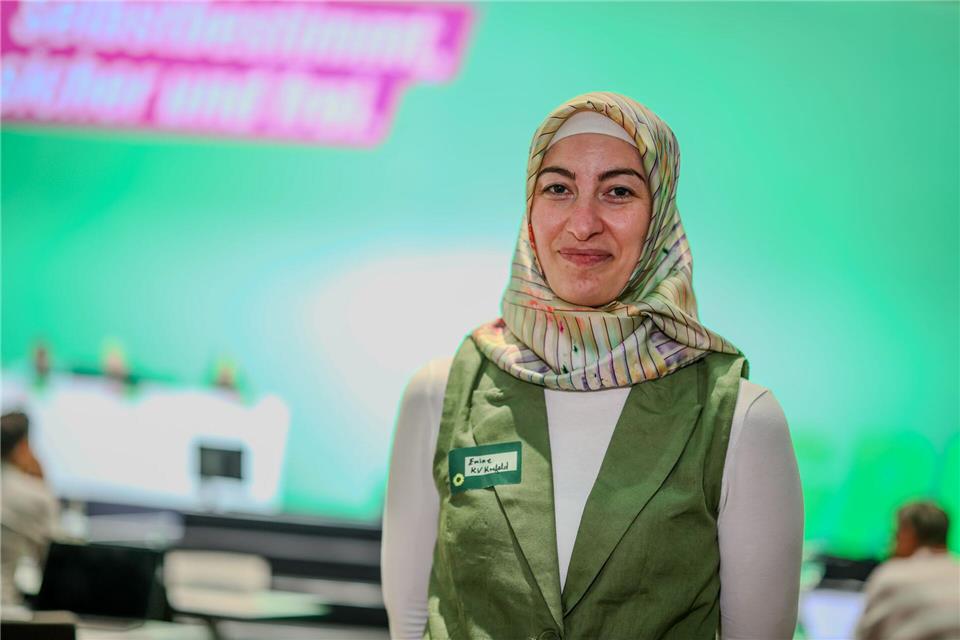 Was menschenverachtende dahingeworfene Worte bei Betroffenen auslösen, erzählt eine junge Muslima beim Landesparteitag der Grünen.Christoph Reichwein/dpa