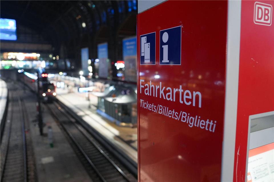 Was passiert in diesem Jahr bei den Fahrpreisen für die Fernzüge? (Archivbild)Marcus Brandt/dpa