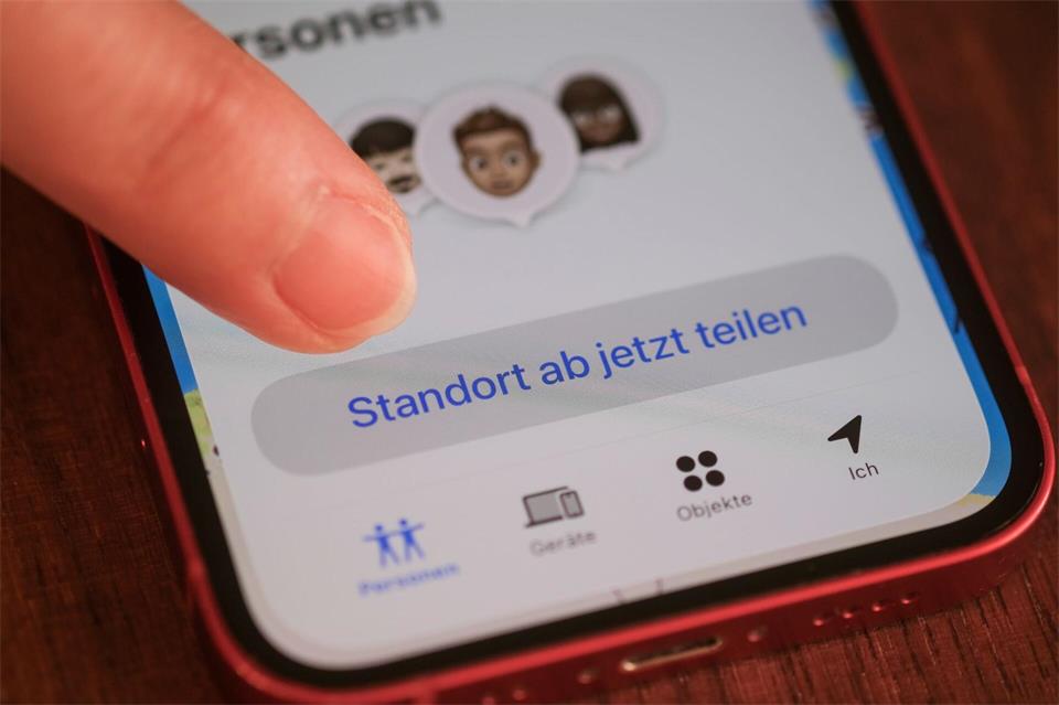 Was passiert, wenn Menschen sagen, dass sie ihren Live-Standort nicht teilen wollen? Sind die anderen dann misstrauisch oder beleidigt? (Symbolbild)Jens Kalaene/dpa
