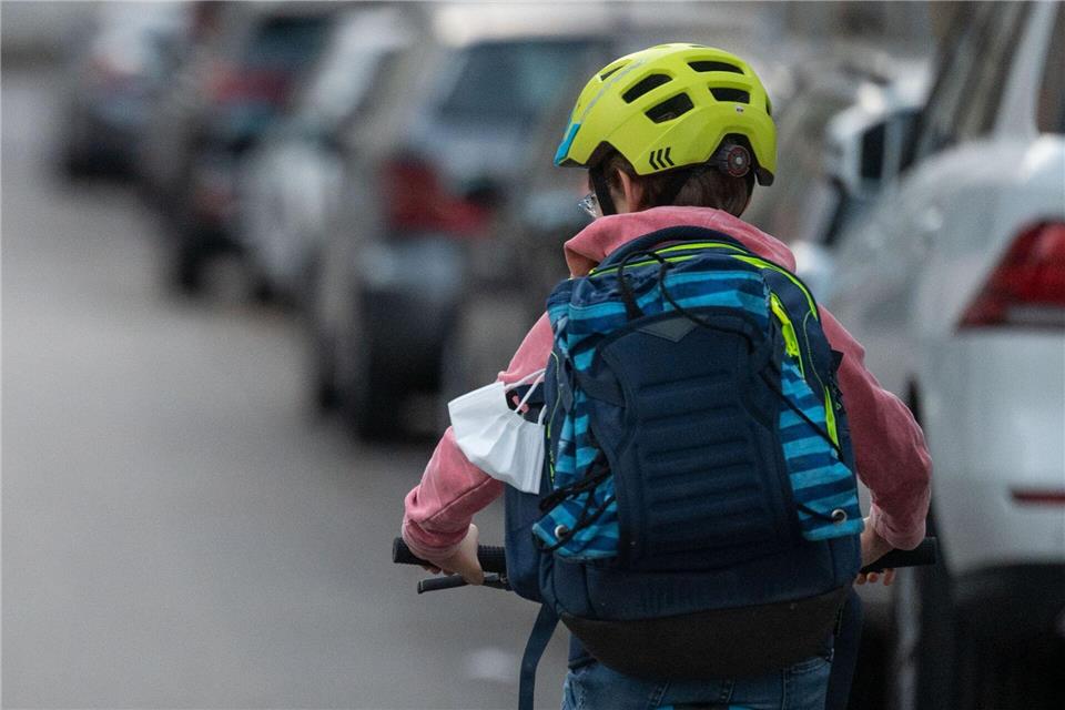 Was sagen die Statistiken über die Gefahren von Kindern im Verkehr? (Symbolbild)Marijan Murat/dpa