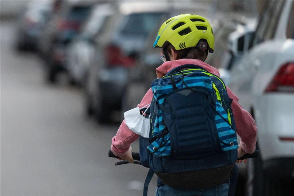 Was sagen die Statistiken über die Gefahren von Kindern im Straßenverkehr? (Symbolbild)Marijan Murat/dpa