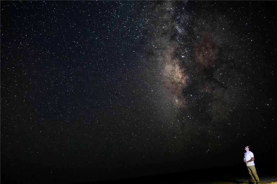 Was sagen die Sterne? Astrologie ist eine Pseudowissenschaft - dennoch fasziniert sie viele.picture alliance/dpa