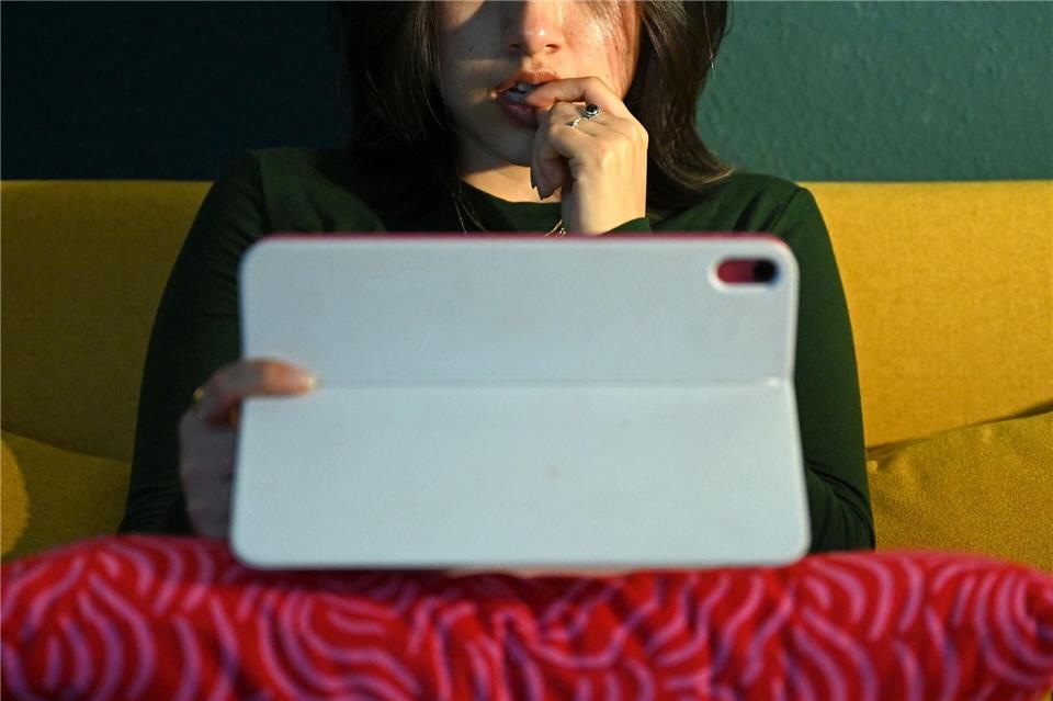 Was sehen Jugendliche auf Social Media? Hier sollten Eltern den Austausch suchen und über seriöse Quellen sprechen.picture alliance/dpa