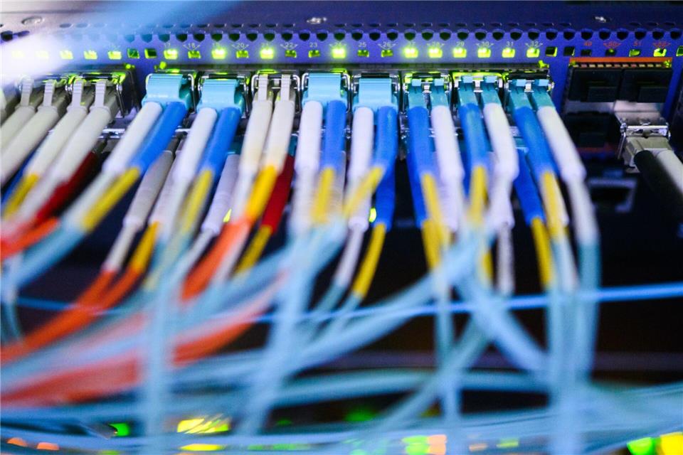 Was würde passieren, wenn von der AfD eingesetzte Beamte auf sicherheitsrelevante Daten zugreifen könnten, fragen sich Innenpolitiker anderer Parteien. (Symbolbild)Julian Stratenschulte/dpa