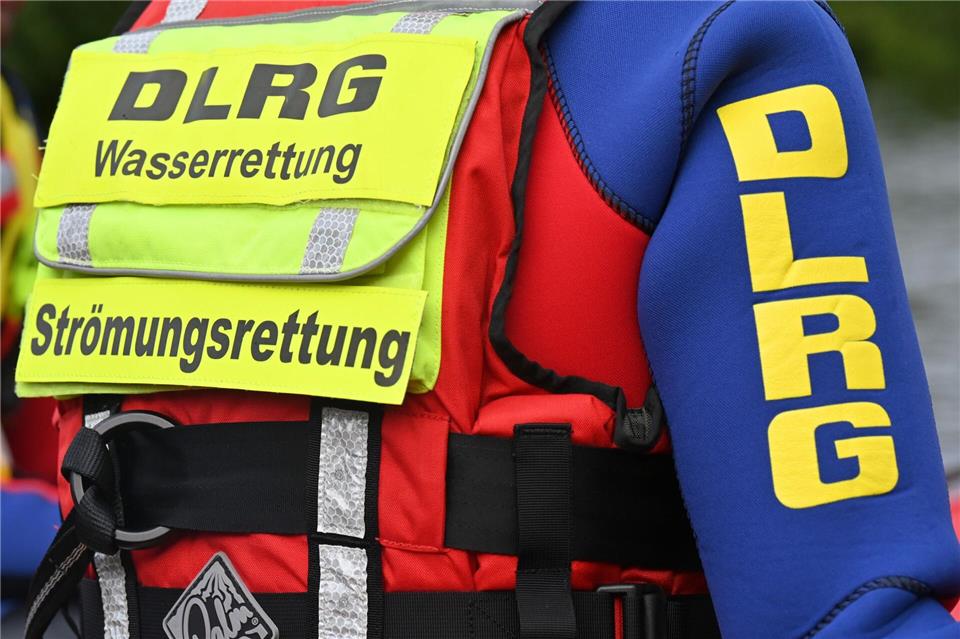 Wasserretter der DLRG hatten im Juni zahlreiche Einsätze (Symbolbild).Jennifer Kramer/dpa