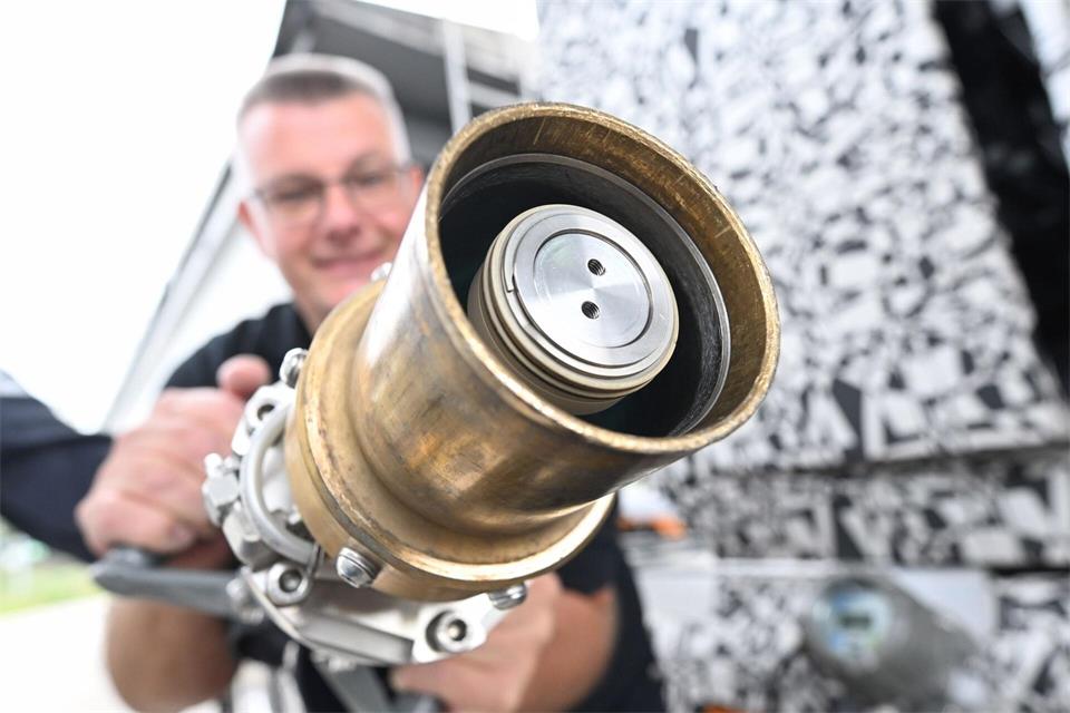 Wasserstofftankstelle für Lastwagen gibt es bislang nicht viele in Deutschland. Das soll sich ändern. (Symbolbild)Bernd Weißbrod/dpa