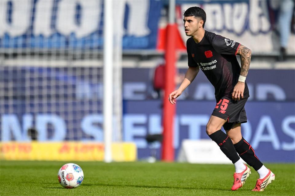 Wechselt Exequiel Palacios nach England? (Archivbild)Harry Langer/dpa