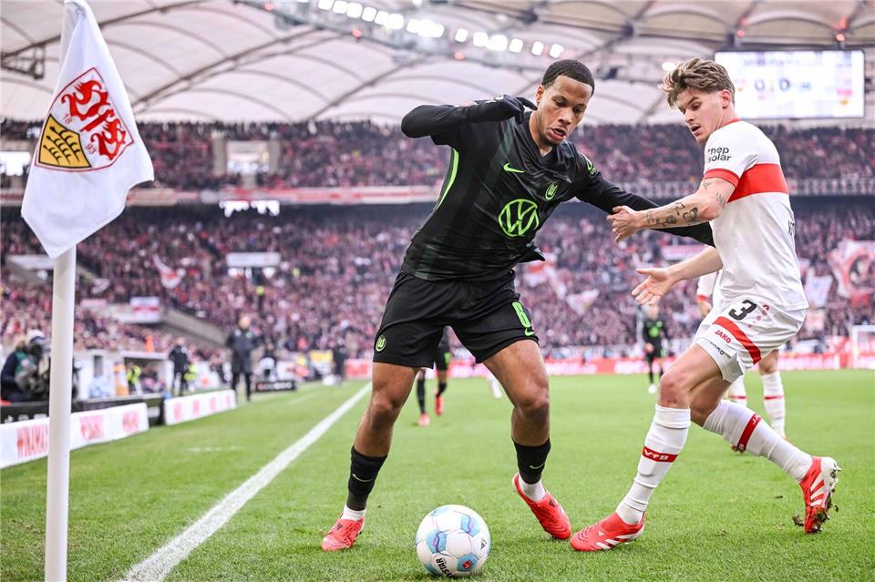 Wechselt nach Italien: Wolfsburg-Profi Aster Vranckx (l).Harry Langer/dpa