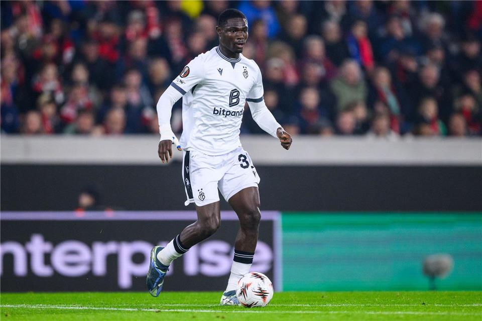 Wechselt nach Wolfsburg: Abwehrspieler Jonas Adjetey.Tom Weller/dpa