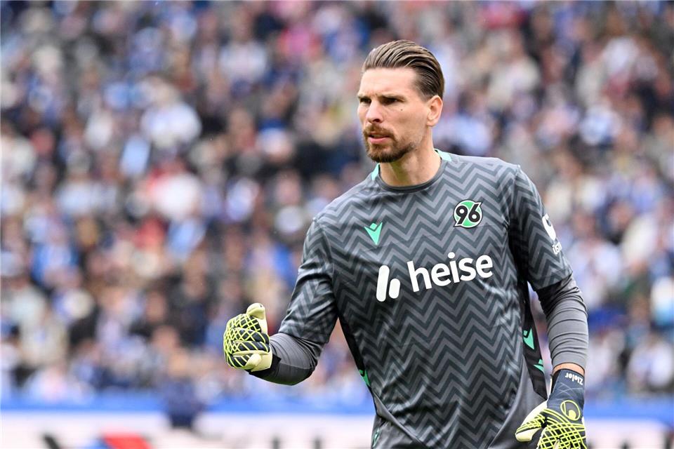 Wechselt von Hannover 96 zum 1. FC Köln: Ron-Robert Zieler.Soeren Stache/dpa