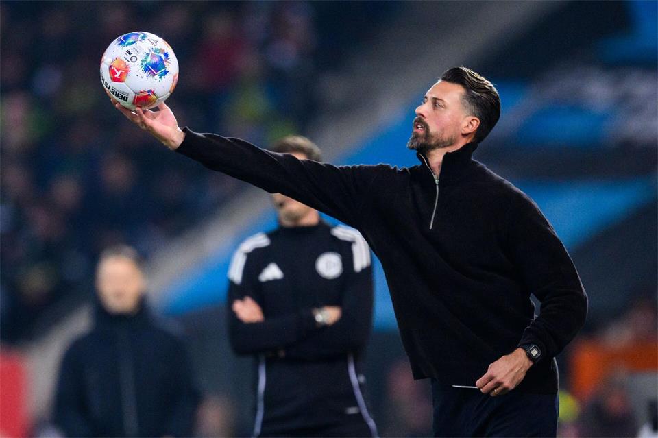 Wechselt zu Hannover 96: Trainer Sandro Wagner. (Archivbild) Tom Weller/dpa