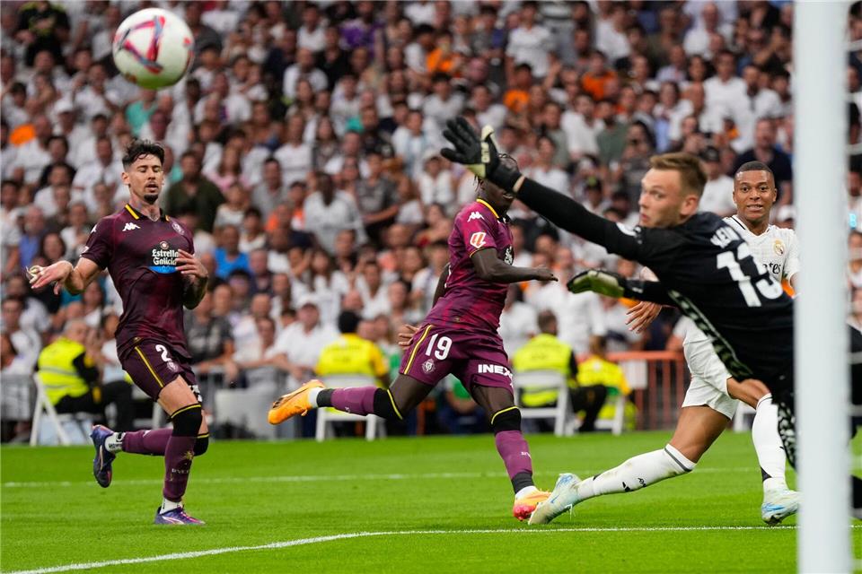 Wechselt zu Werder Bremen: Der Torwart Karl Hein.Manu Fernandez/AP/dpa