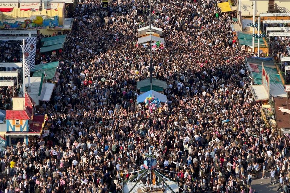 Weder vor noch zurück: Viele Besucherinnen und Besucher steckten zeitweise fest. (Archivbild)Peter Kneffel/dpa