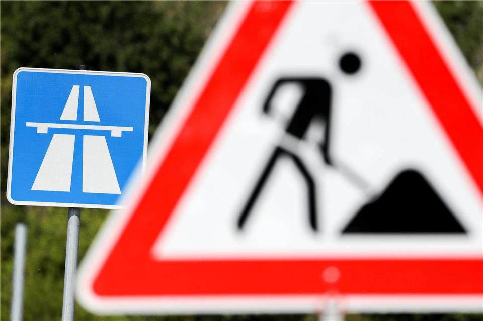 Wegen Bauarbeiten darf die Autobahn nicht befahren werden. (Symbolbild)Jan Woitas/dpa-Zentralbild/dpa