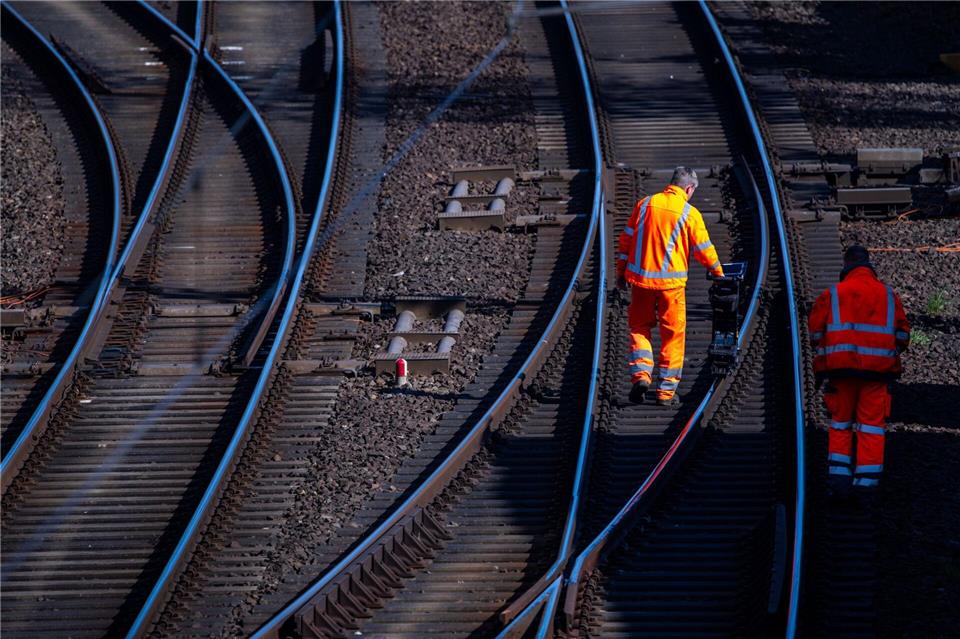 Wegen Bauarbeiten im Bereich des Bahnhofs in Herford wurde der Fernverkehr eine Woche lang umgeleitet. (Symbolbild)Jens Büttner/dpa