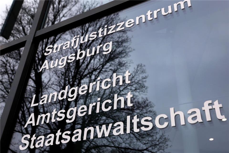 Wegen Bombendrohungen gegen die Augsburger Justiz ist ein Mann zu einer Bewährungsstrafe verurteilt worden. (Archivbild)Karl-Josef Hildenbrand/dpa