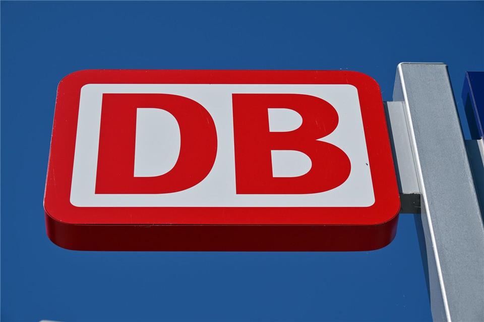 Wegen Brückenarbeiten ist die Bahnstrecke zwischen Dodendorf und Halberstadt derzeit gesperrt. (Symbolbild) Martin Schutt/dpa