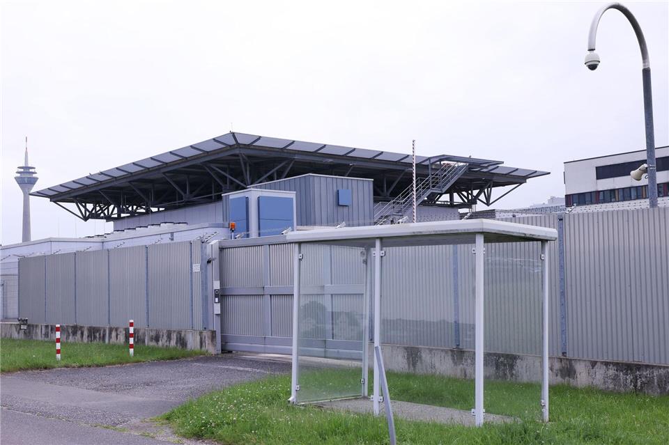 Wegen Mitgliedschaft in der Terrormiliz IS muss ein 32-jähriger Iraker ins Gefängnis, hat das OLG Düsseldorf entschieden. (Symbolbild)David Young/dpa