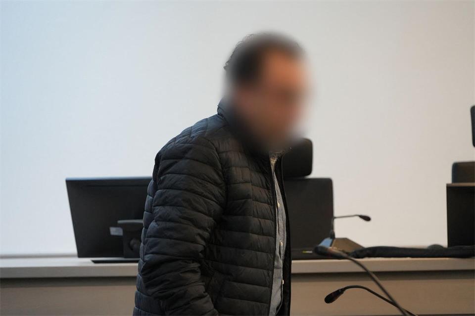 Wegen Mordes an seiner ehemaligen Ehefrau steht ein 50-Jähriger vor dem Landgericht Ingolstadt.Felix Kirberg/dpa