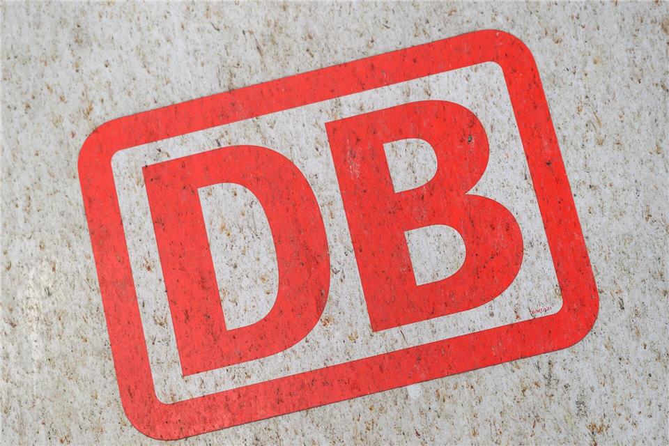 Wegen Personalproblemen bei der Deutschen Bahn konnte das Stellwerk in Ludwigshafen zwischenzeitlich nicht bedient werden. (Symbolbild)Patrick Pleul/dpa