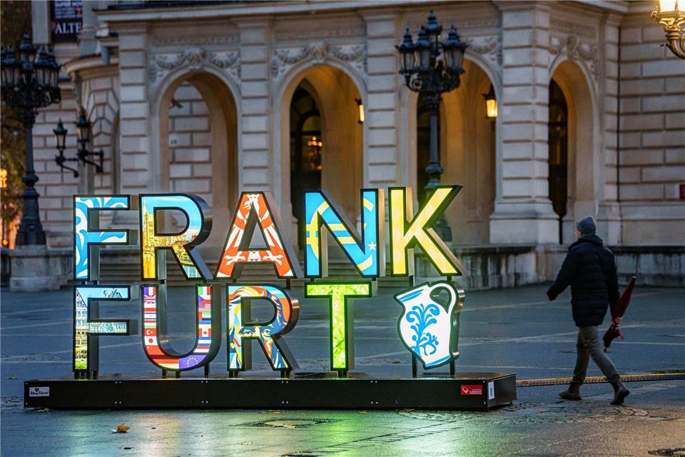 Wegen Schnee- und Regenschauern wird es in den nächsten Tagen in Hessen glatt.Andreas Arnold/dpa