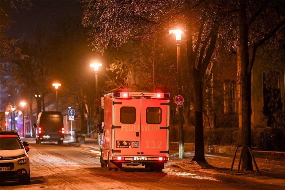 Wegen Stürzen aufgrund von Glätte werden in den Kliniken mehr Menschen behandelt als gewöhnlich. (Archivbild)Jens Kalaene/dpa