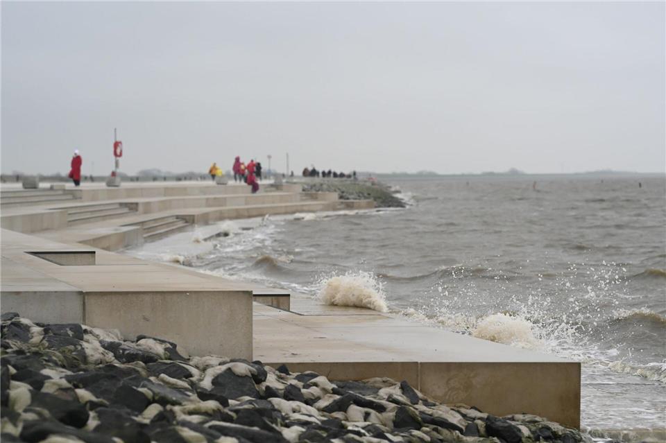 Wegen Sturmwarnungen wurde das Anbaden in Norddeich abgesagt.Lars Penning/dpa