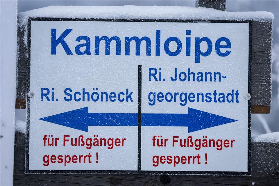 Wegen Tauwetters ist die Kammloipe im Erzgebirge nur noch eingeschränkt nutzbar. (Symbolbild)Jan Woitas/dpa