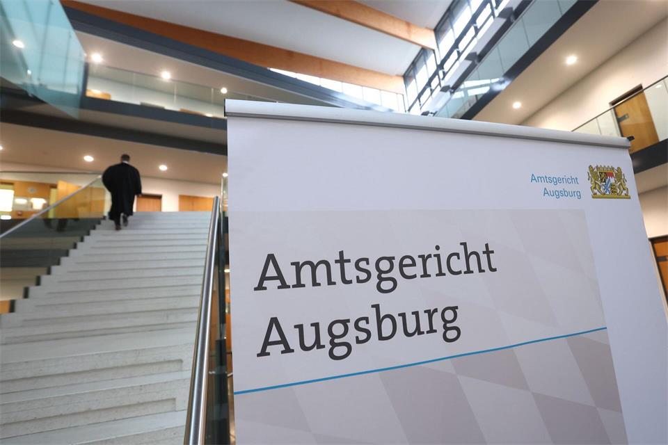 Wegen Terror-Unterstützung muss sich in Augsburg ein Jugendlicher vor dem Amtsgericht verantworten. (Symbolbild)Karl-Josef Hildenbrand/dpa