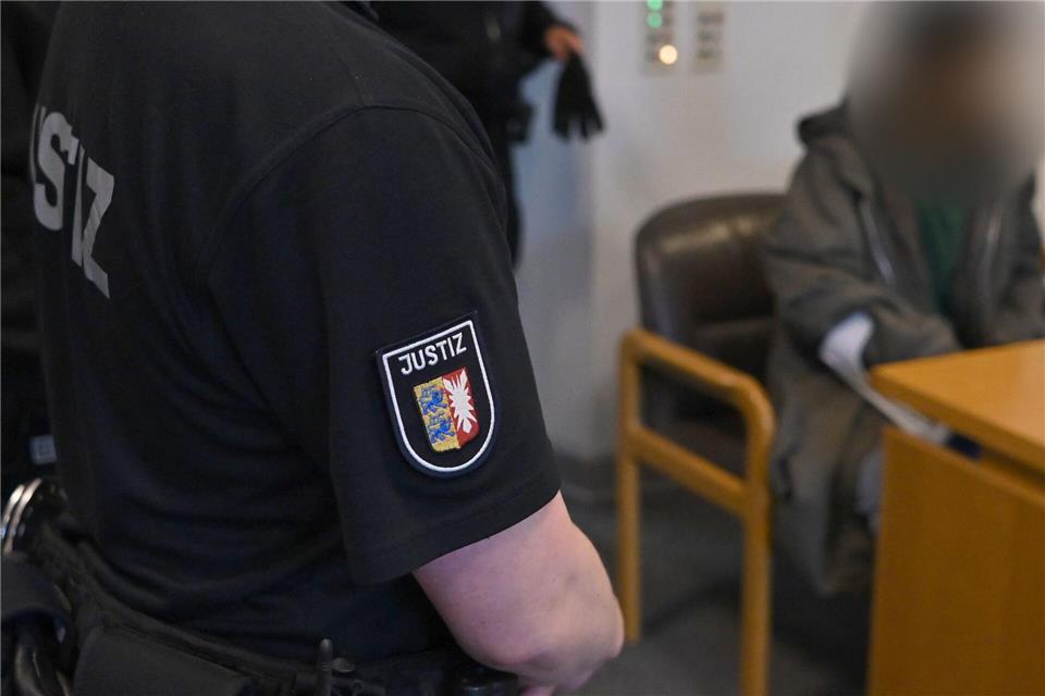 Wegen Vergewaltigungen und Geiselnahme hat das Landgericht Kiel einen Mann zu zehn Jahren verurteilt. (Archivbild)Felix Müschen/dpa