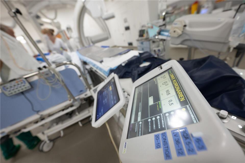 Weniger Tote wegen Herzkrankheiten - aber Experten warnen Wegen aller Herzerkrankungen in 2023 gab es 1.635.903 Aufnahmen in Kliniken - gut 61.500 mehr als noch 2022. (Symbolbild)Marijan Murat/dpa