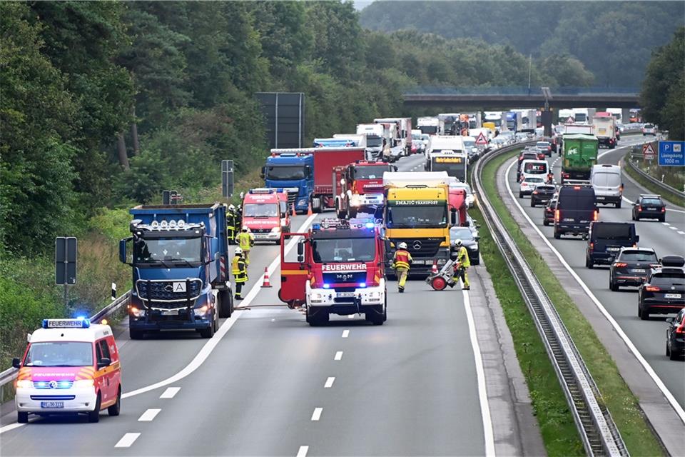 Wegen der Löscharbeiten war die Autobahn in Richtung Emden gesperrt.